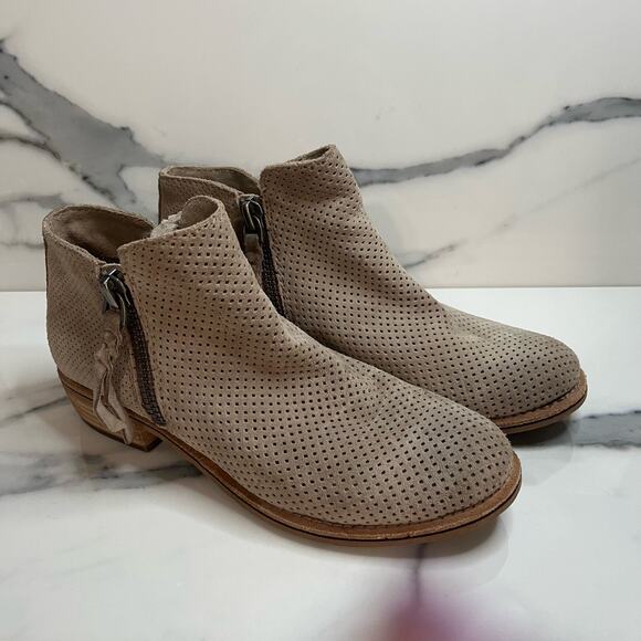 Dolce Vita | Women's Minimalist Gray Laser Cut Perforated Round Toe Boots Sz 8 - Picture 1 of 7